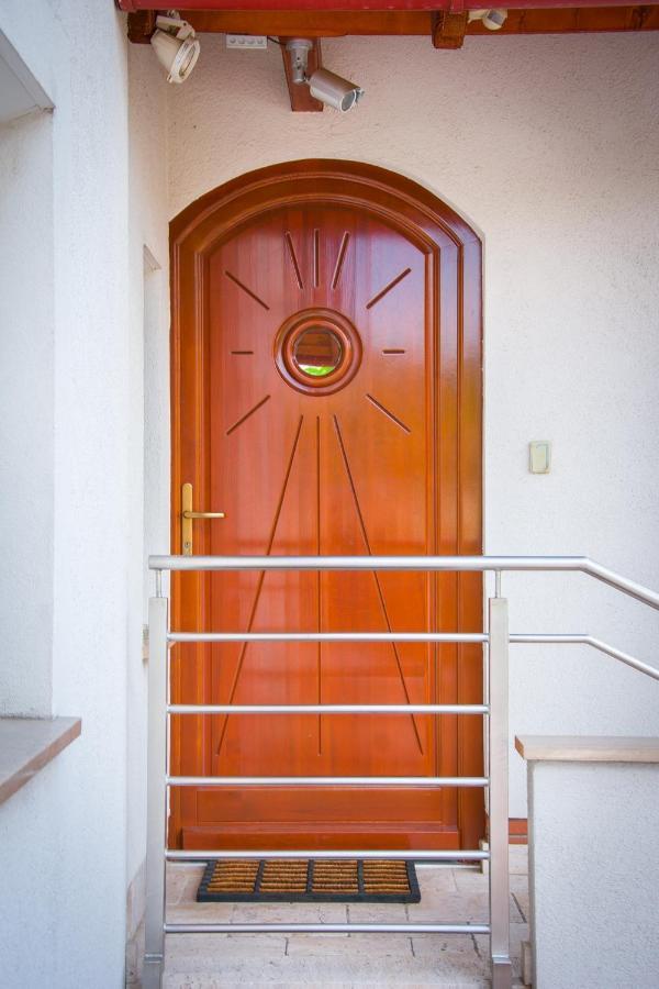 Huszar Vendeghaz Apartment Orvenyes Exterior photo