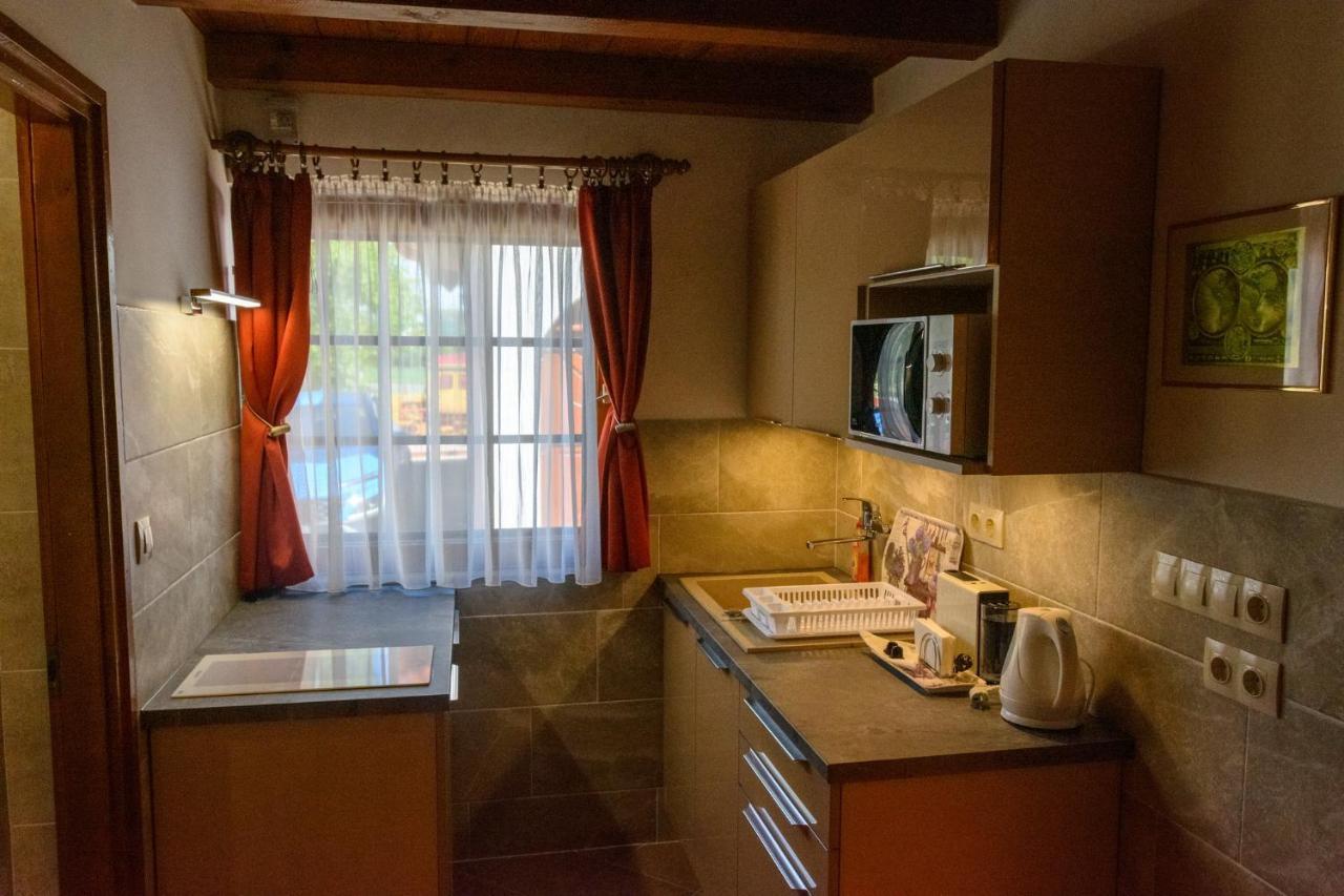 Huszar Vendeghaz Apartment Orvenyes Exterior photo