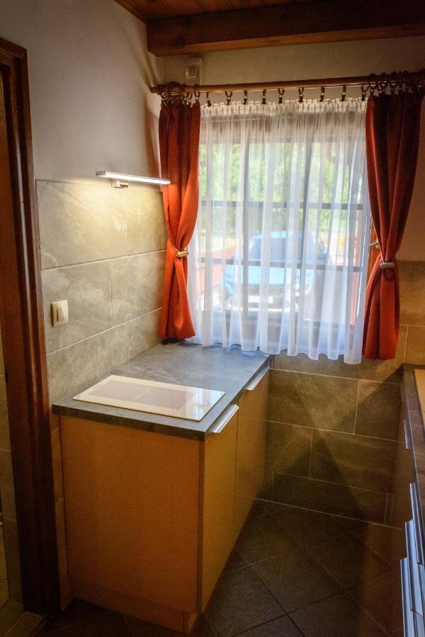 Huszar Vendeghaz Apartment Orvenyes Exterior photo