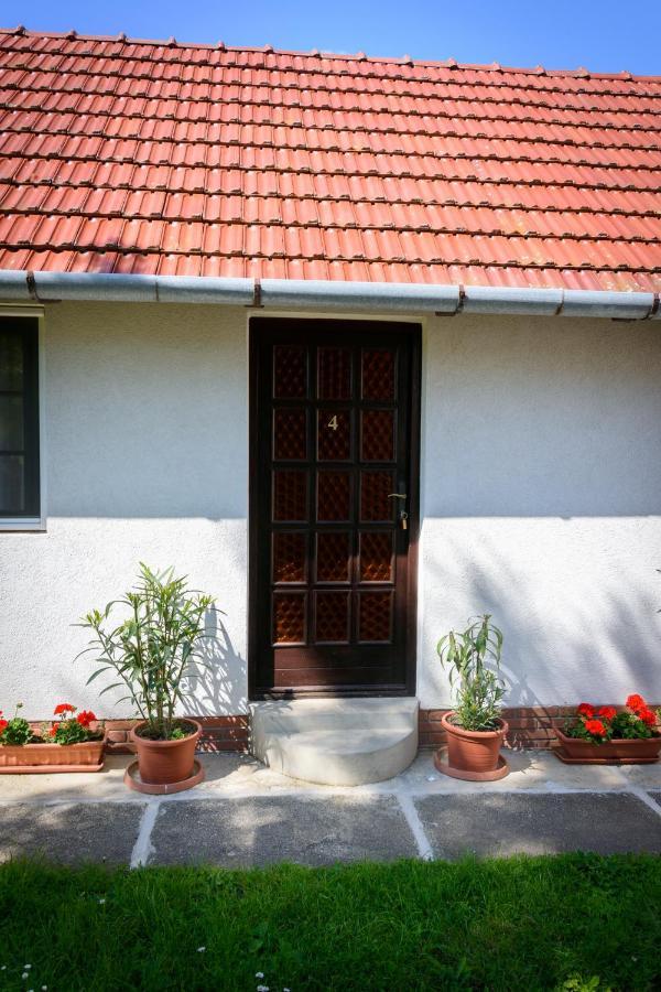 Huszar Vendeghaz Apartment Orvenyes Exterior photo