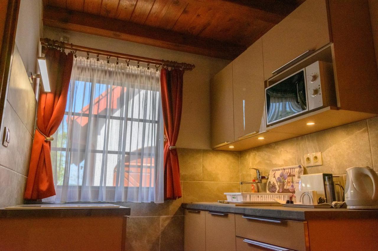 Huszar Vendeghaz Apartment Orvenyes Exterior photo