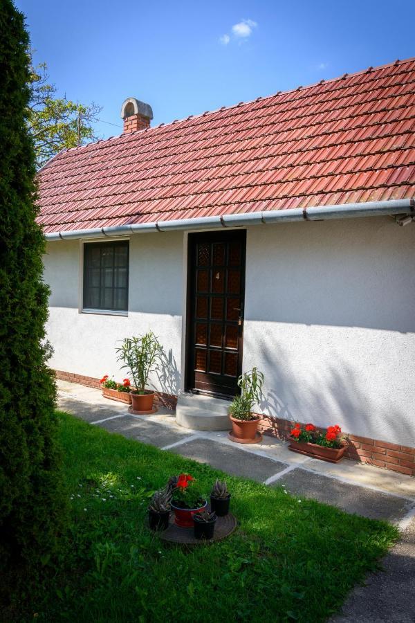 Huszar Vendeghaz Apartment Orvenyes Exterior photo